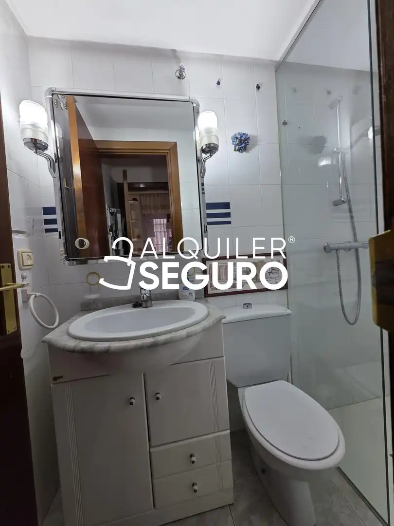 Badezimmer von Wohnung zur Miete in Burgos mit Heizung, Terrasse und Möbliert