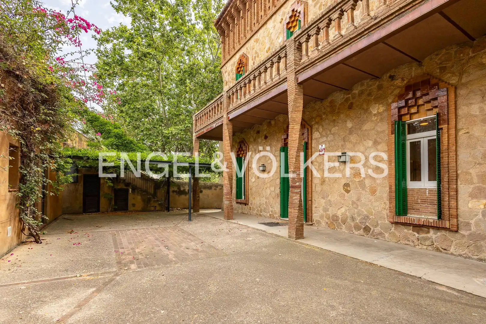 Vista exterior de Casa o xalet de lloguer en Barcelona amb Aire condicionat, Calefacció i Jardí privat