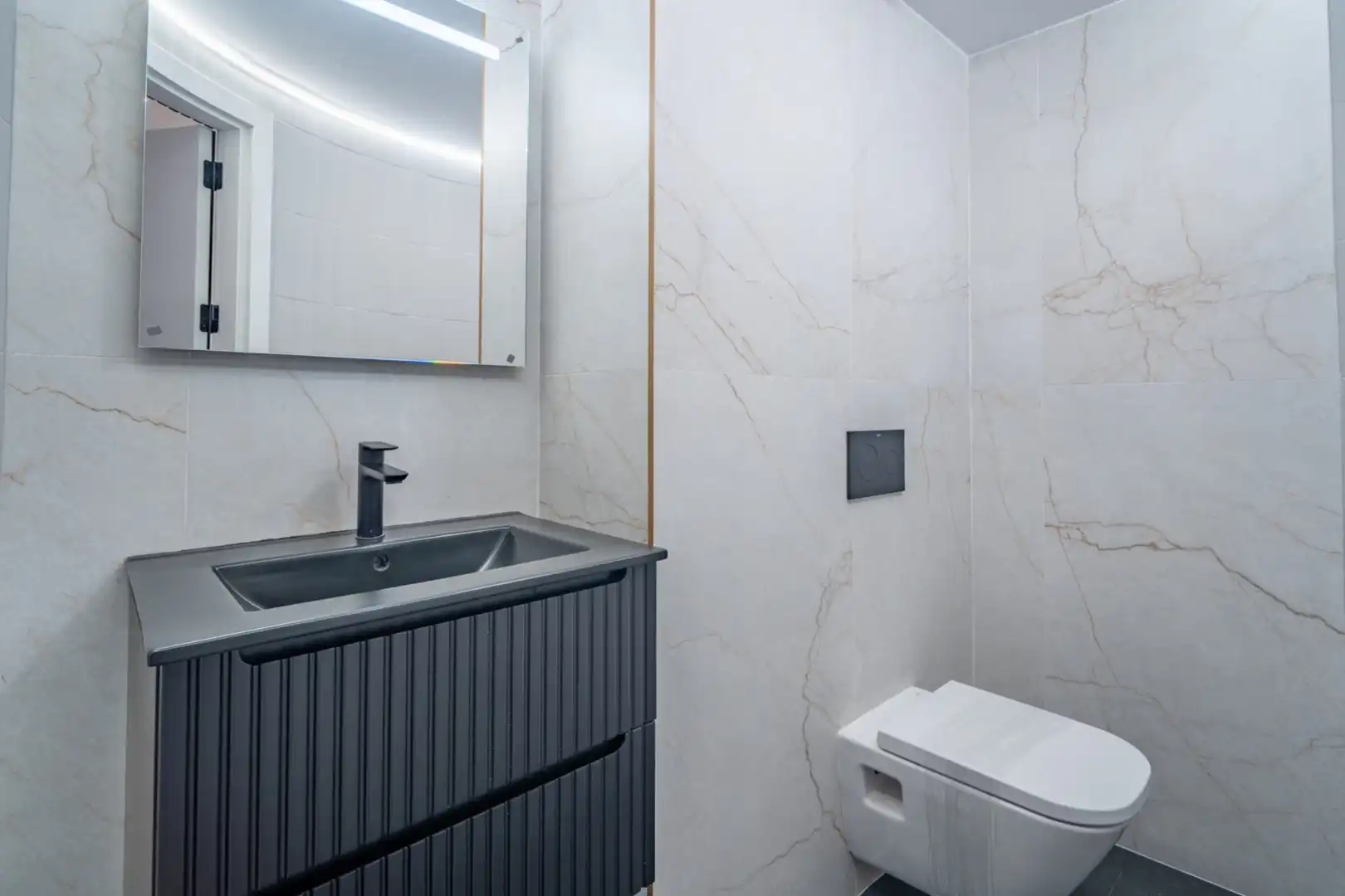 Baño de Apartamento en venta en Málaga con Piscina y Piscina comunitaria