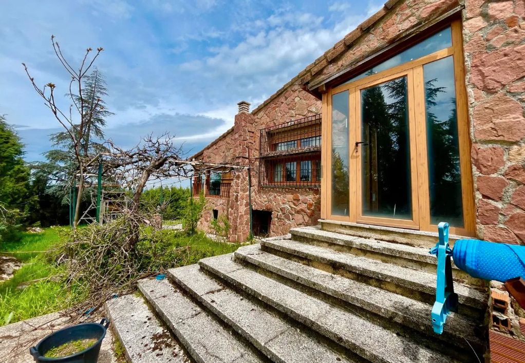 Exterior view of House or chalet for sale in El Espinar  with Heating, Private garden and Terrace