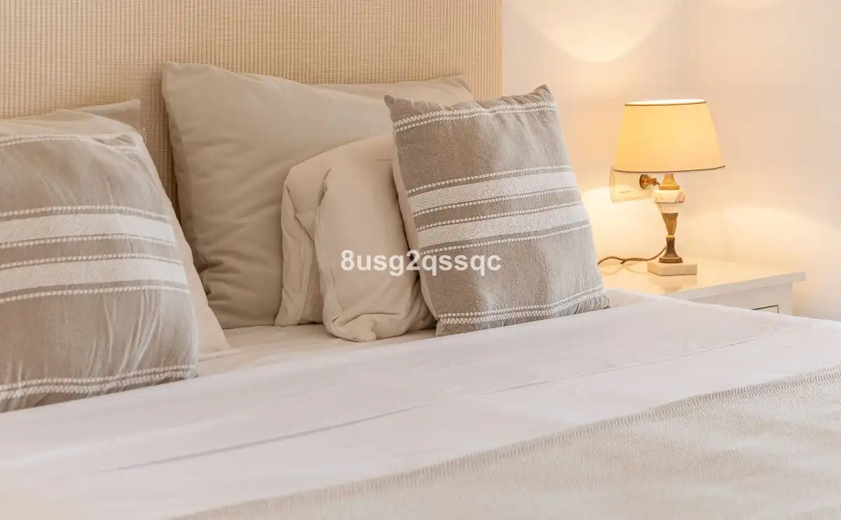 Bedroom of Flat for sale in Estepona  with Air Conditioner, Furnished and TV