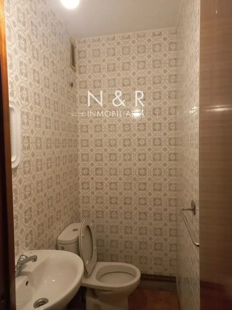 Baño de Piso en venta en Santiago de Compostela  con Calefacción y Amueblado