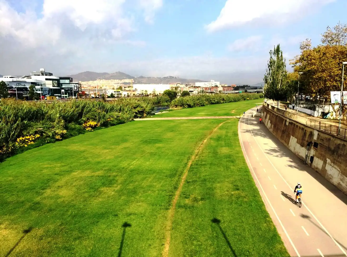 Vista exterior de Piso en venta en Santa Coloma de Gramenet con Aire acondicionado, Calefacción y Internet