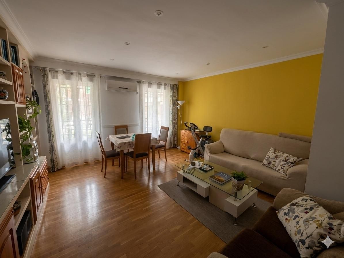 Sala d'estar de Planta baixa en venda en  Madrid Capital amb Calefacció, Jardí privat i Balcó