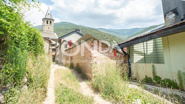 Casa-chalet en Venta en Carrer DEL RAVAL en Sort