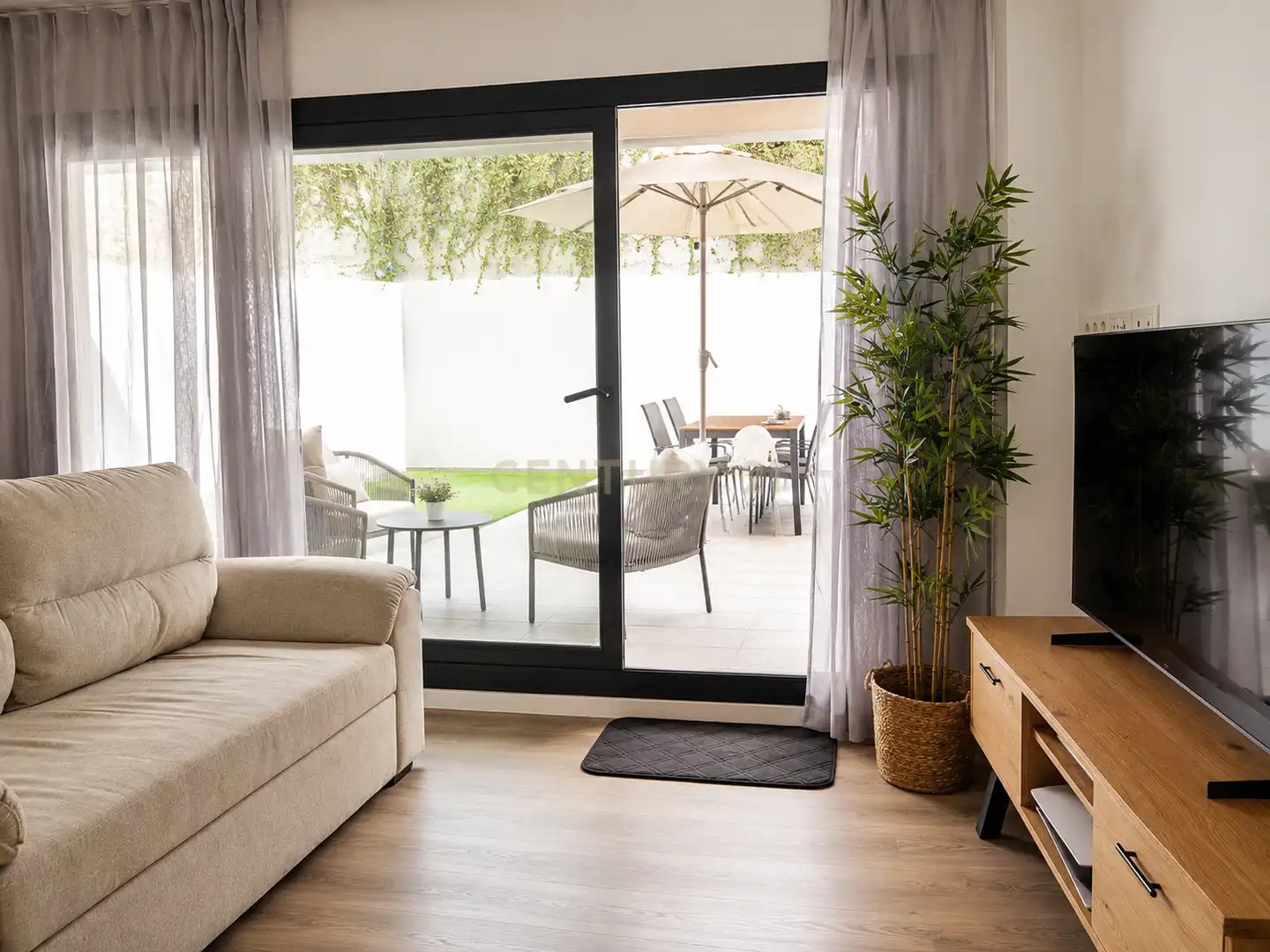 Terrasse von Wohnungen zur Miete in Benalmádena mit Klimaanlage, Waschmaschine und Gemeinschaftspool