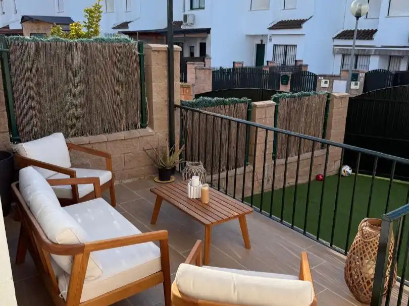 Villa con piscina in vendita a AVENIDA DE MAGALLANES 52, imagen 3
