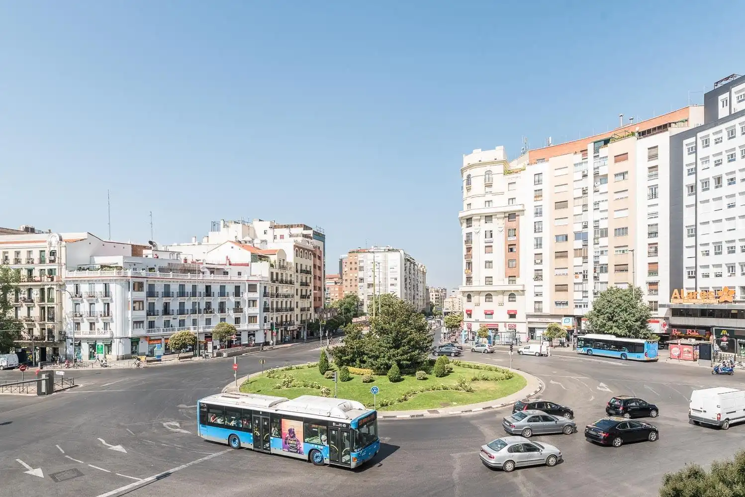 Vista exterior de Local en venta en  Madrid Capital con Aire acondicionado