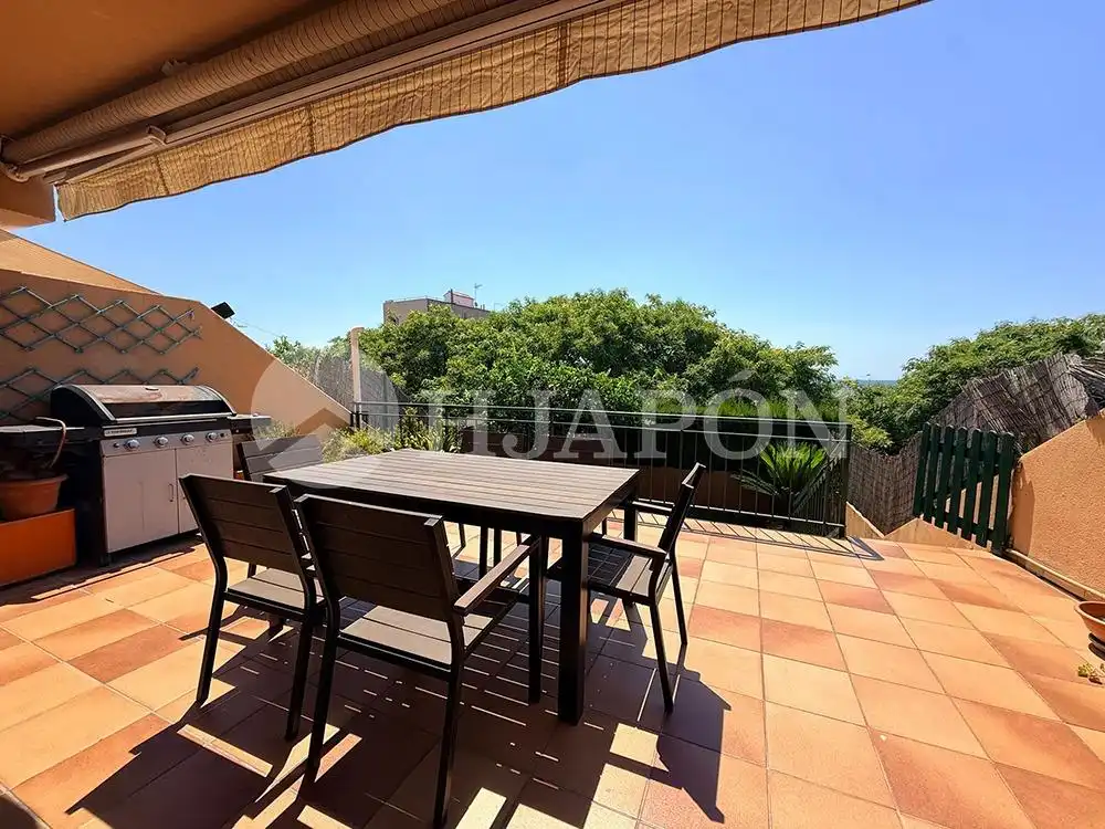 Terraza de Casa adosada en venta en El Masnou con Calefacción, Jardín privado y Terraza