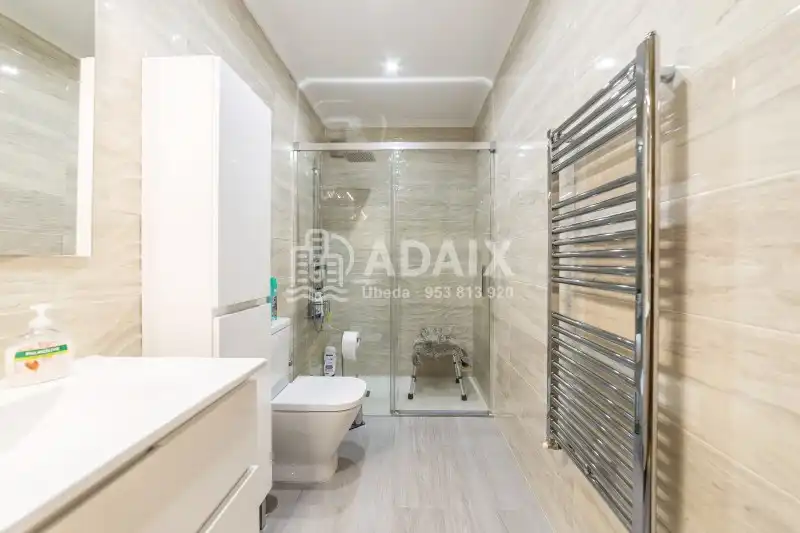 Baño de Piso en venta en Úbeda con Aire acondicionado, Calefacción y Trastero