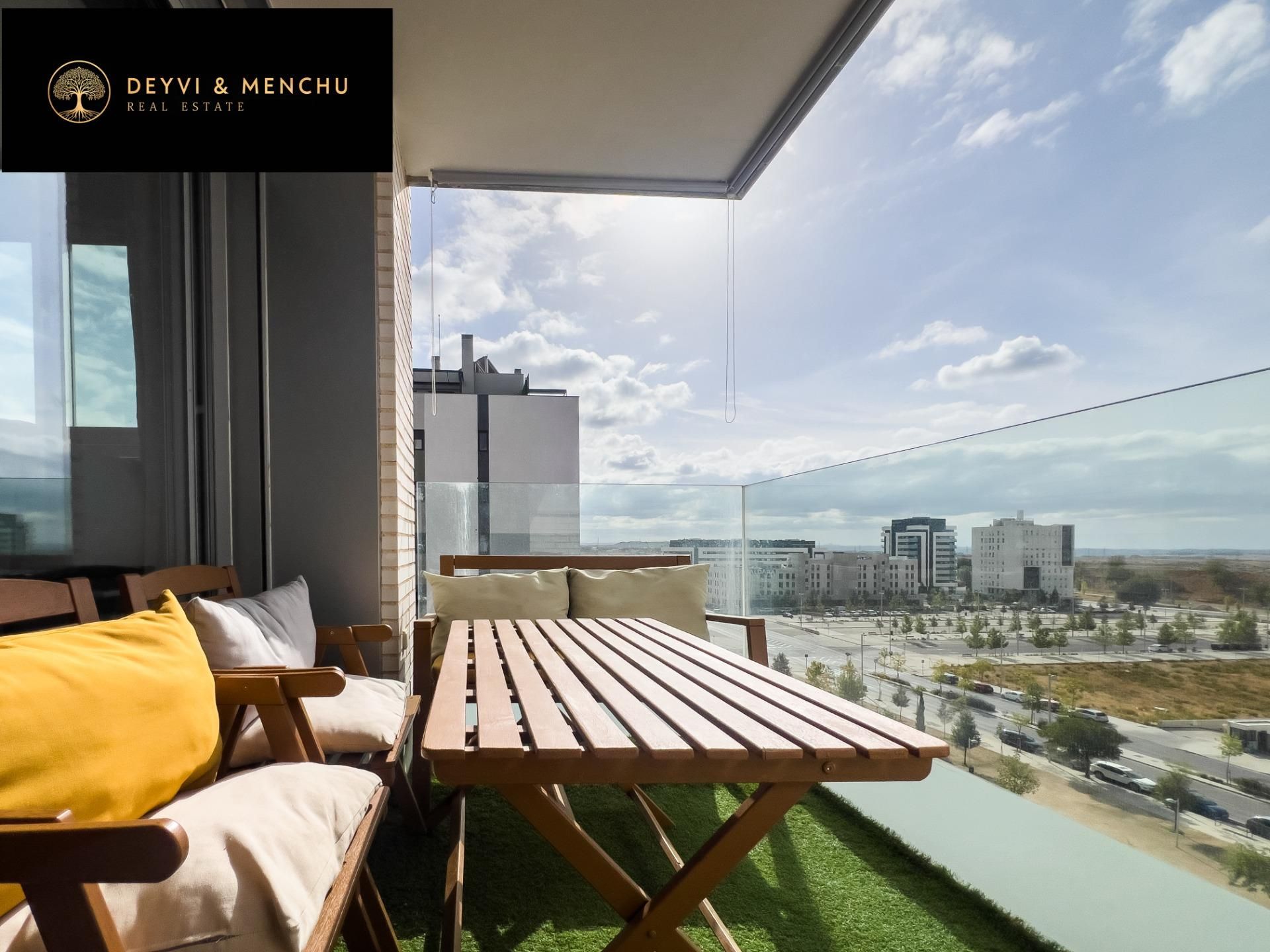 Terraza de Piso en venta en  Madrid Capital con Aire acondicionado, Calefacción y Jardín privado
