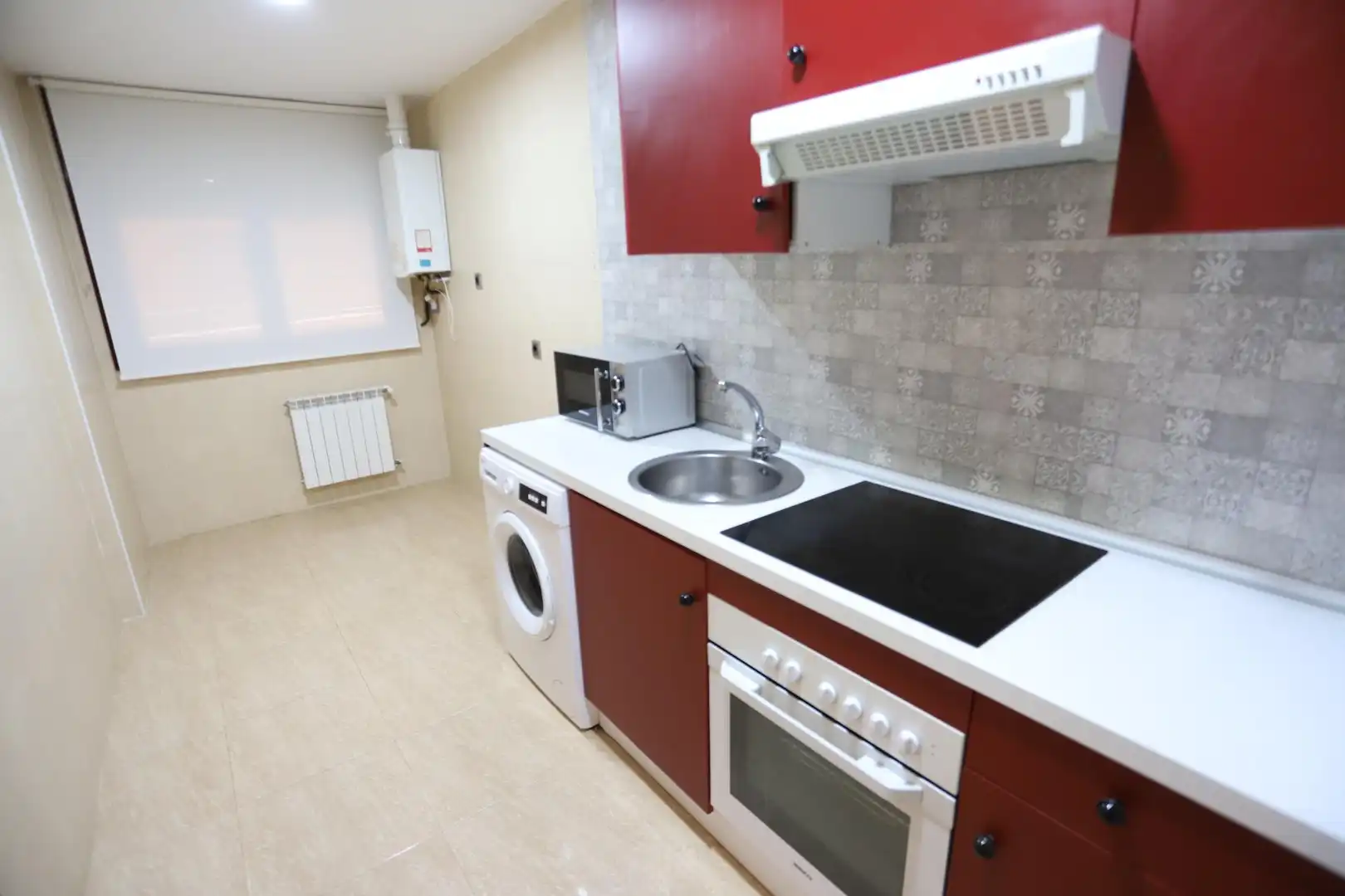 Cocina de Piso en venta en Alcázar de San Juan con Calefacción y Piscina comunitaria