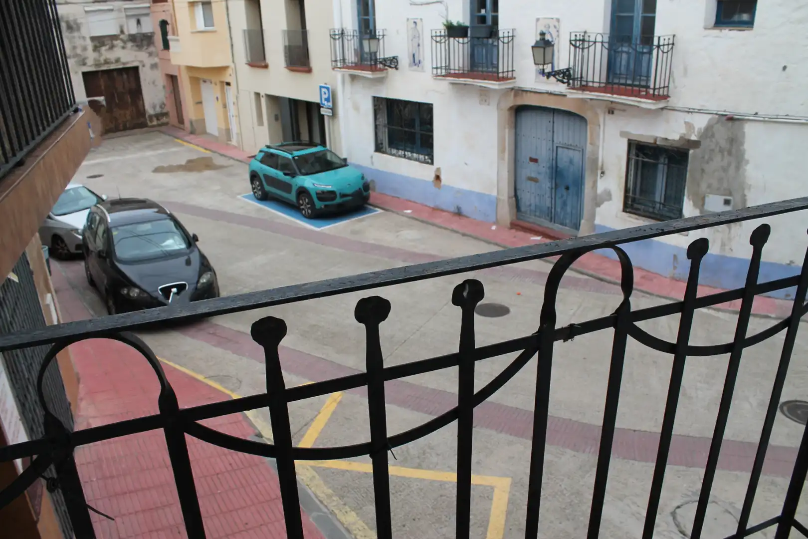 Vista exterior de Casa adosada en venda en Salomó amb Balcó i Alarma