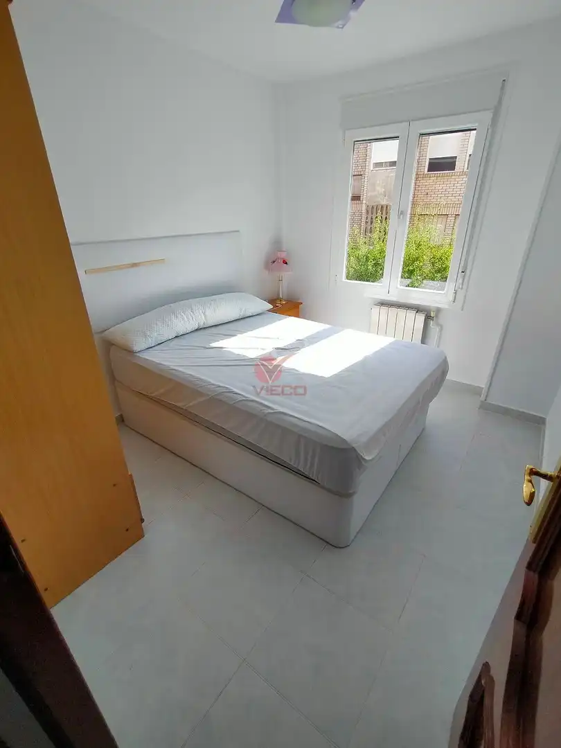 Schlafzimmer von Wohnung zur Miete in Cuenca mit Heizung, Terrasse und Möbliert