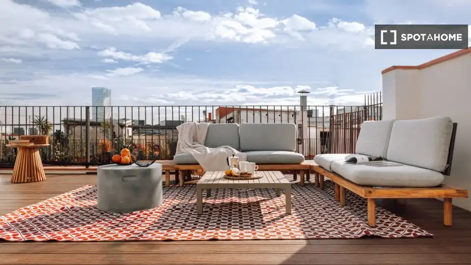 Piso con terraza en alquiler en Ciutat Vella, imagen 2