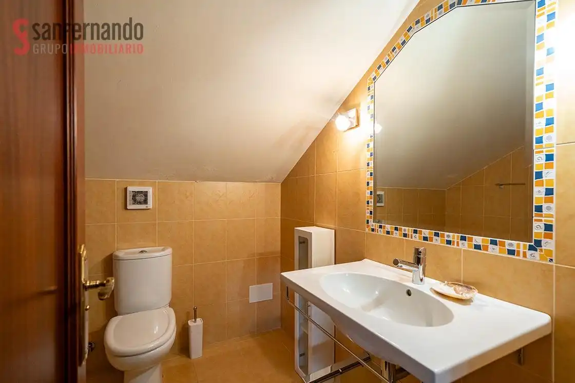 Baño de Casa o chalet en venta en Torrelavega  con Calefacción, Jardín privado y Terraza