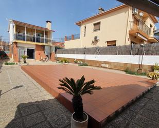 Exterior view of House or chalet to rent in Barberà del Vallès  with Air Conditioner, Terrace and Balcony