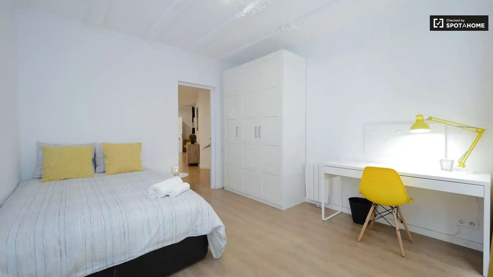 Room in Barri Gòtic