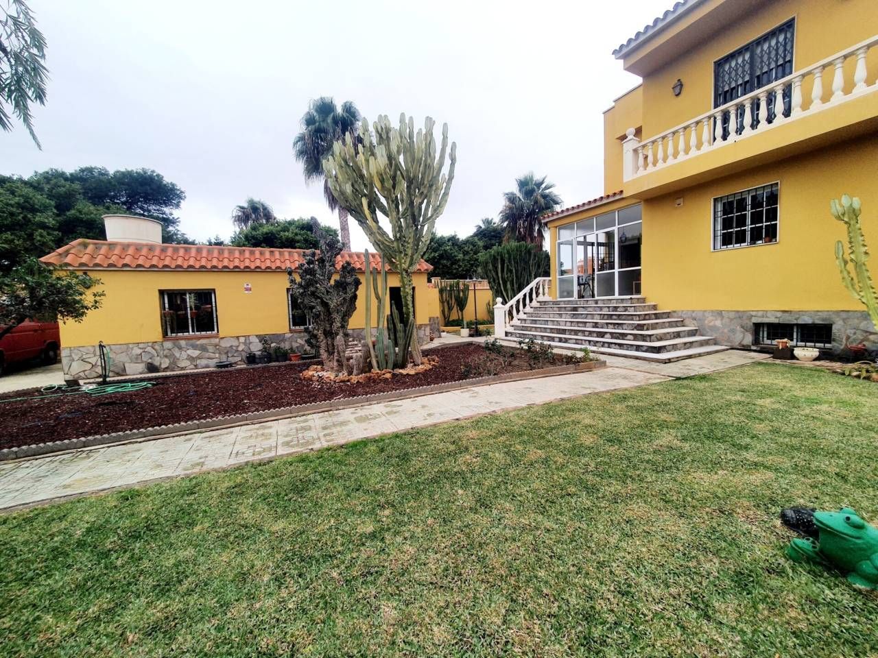 Jardí de Casa o xalet en venda en Roquetas de Mar amb Aire condicionat, Calefacció i Jardí privat