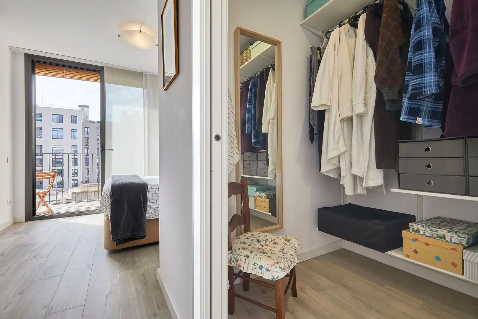 Schlafzimmer von Wohnung zum Verkauf in Barcelona mit Klimaanlage, Parkett und Ofen