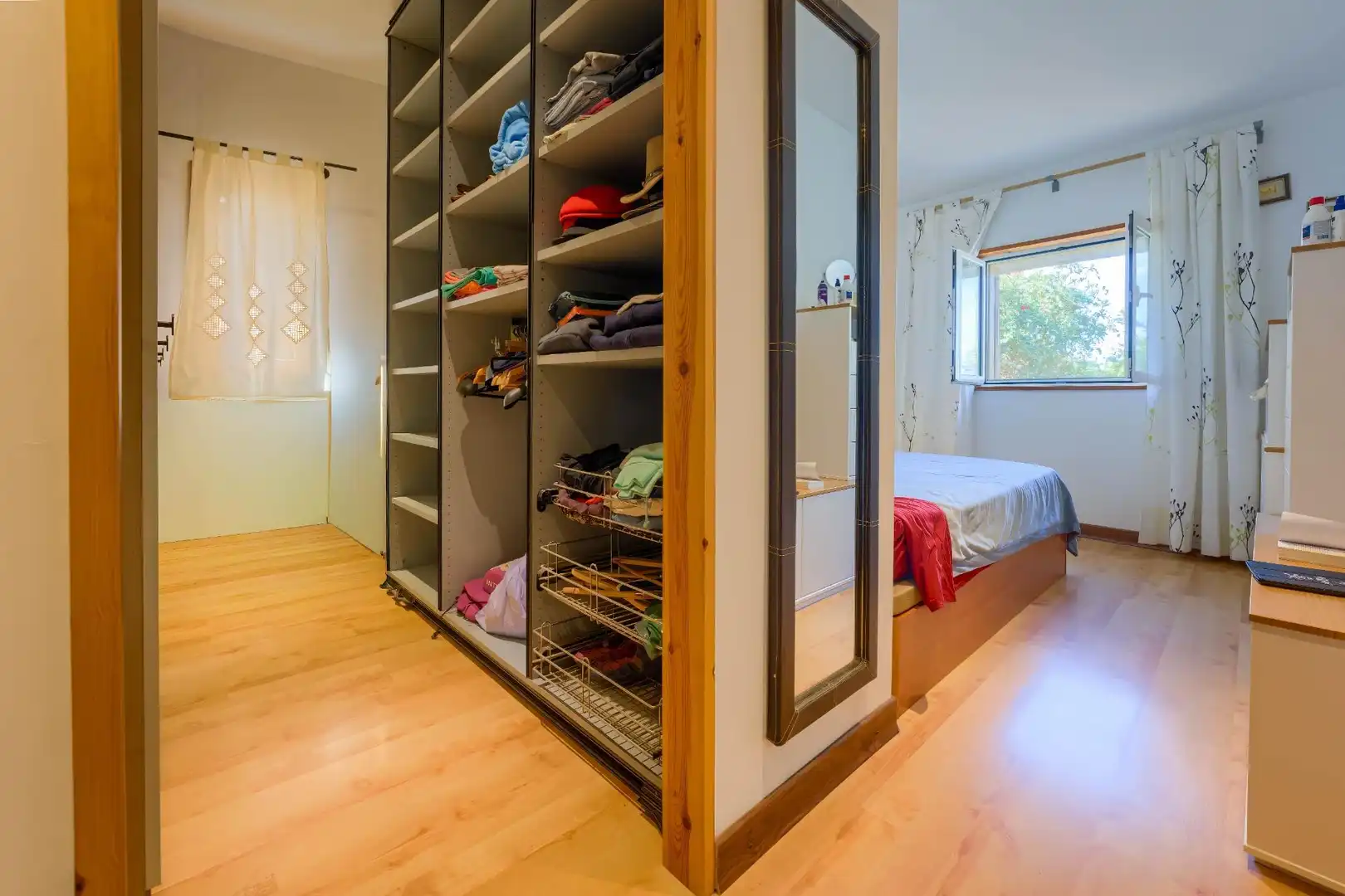 Habitación de Casa o chalet en venta en Sanlúcar la Mayor con Aire acondicionado, Jardín privado y Trastero