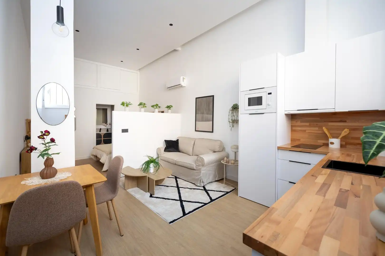 Living room of Flat for sale in Granada  with Air Conditioner, Heating and Storage room