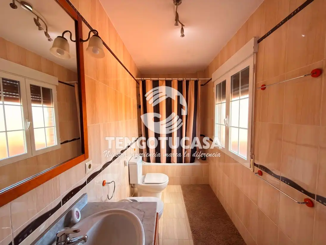Baño de Casa o chalet en venta en Bargas con Aire acondicionado, Calefacción y Jardín privado