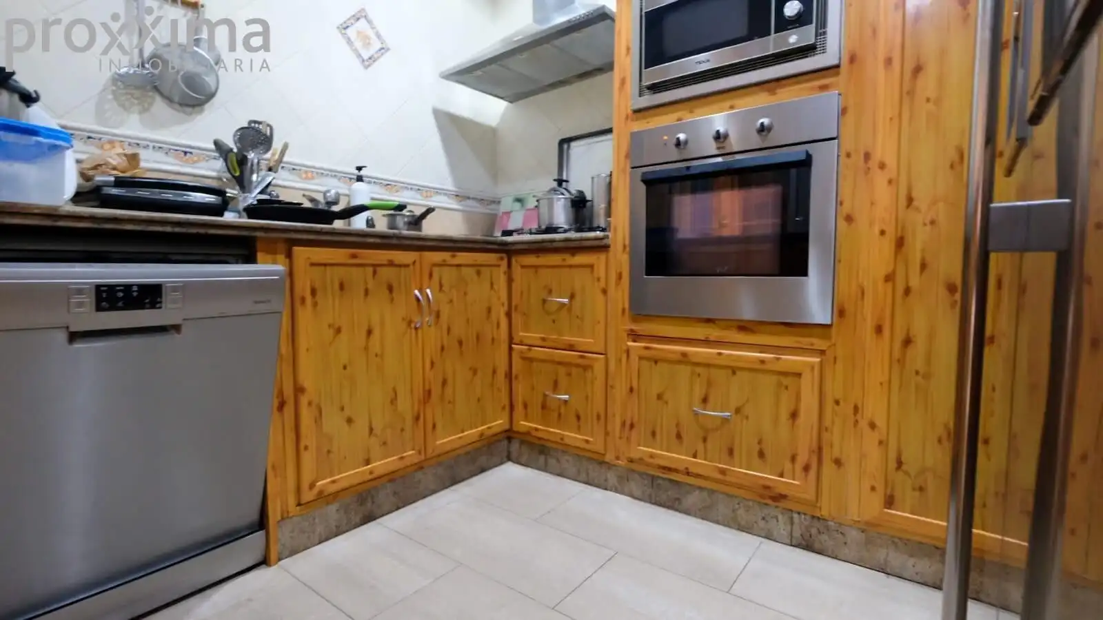 Kitchen of Houses for sale in Sevilla  with Air Conditioner, Terrace and Storage room