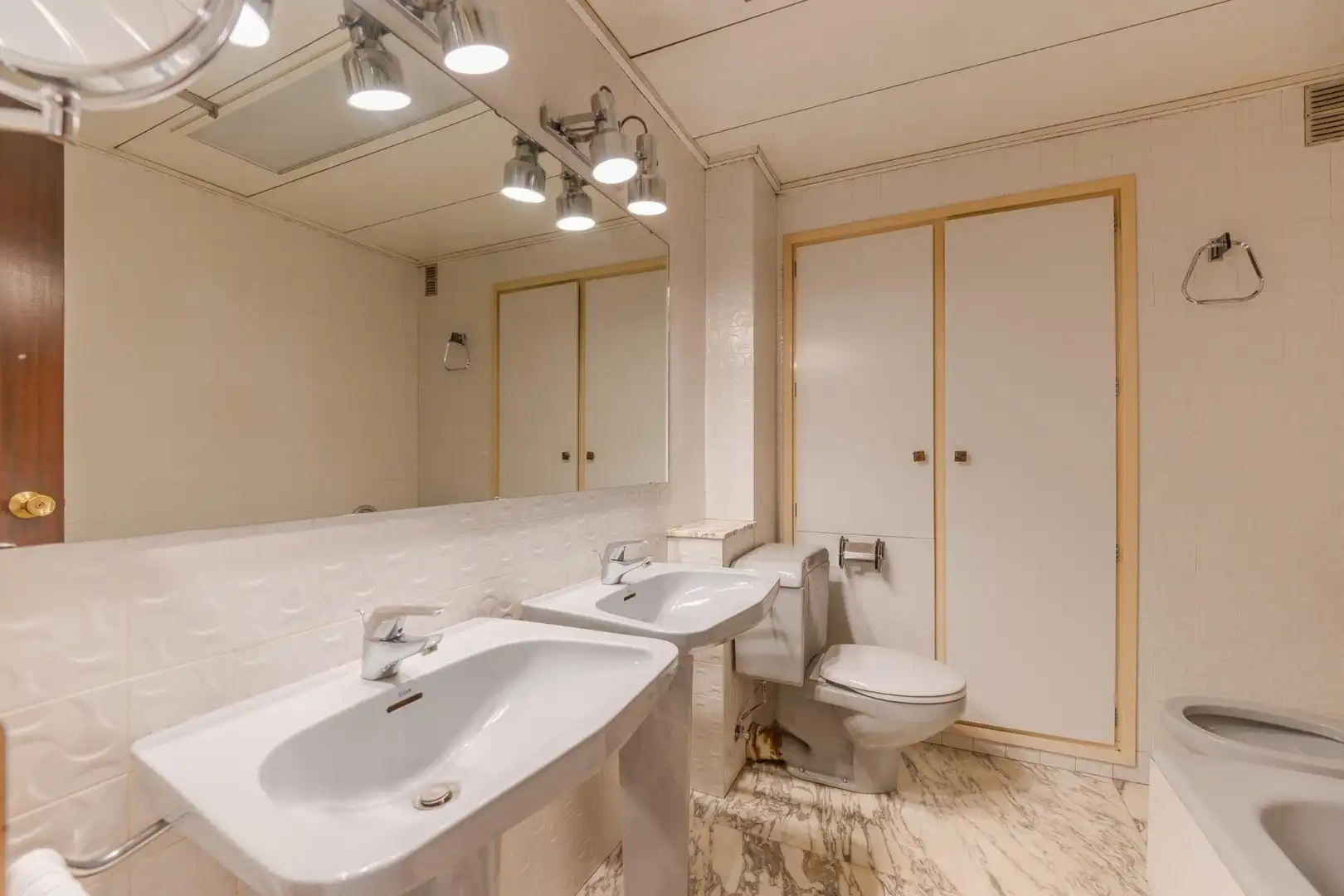 Bany de Apartament de lloguer en Girona amb Calefacció, Parquet i Terrassa