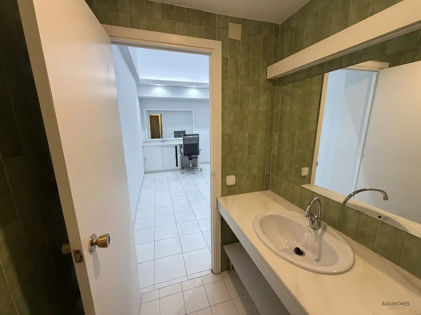 Bathroom of Commercial properties for sale in Badajoz  with Air Conditioner