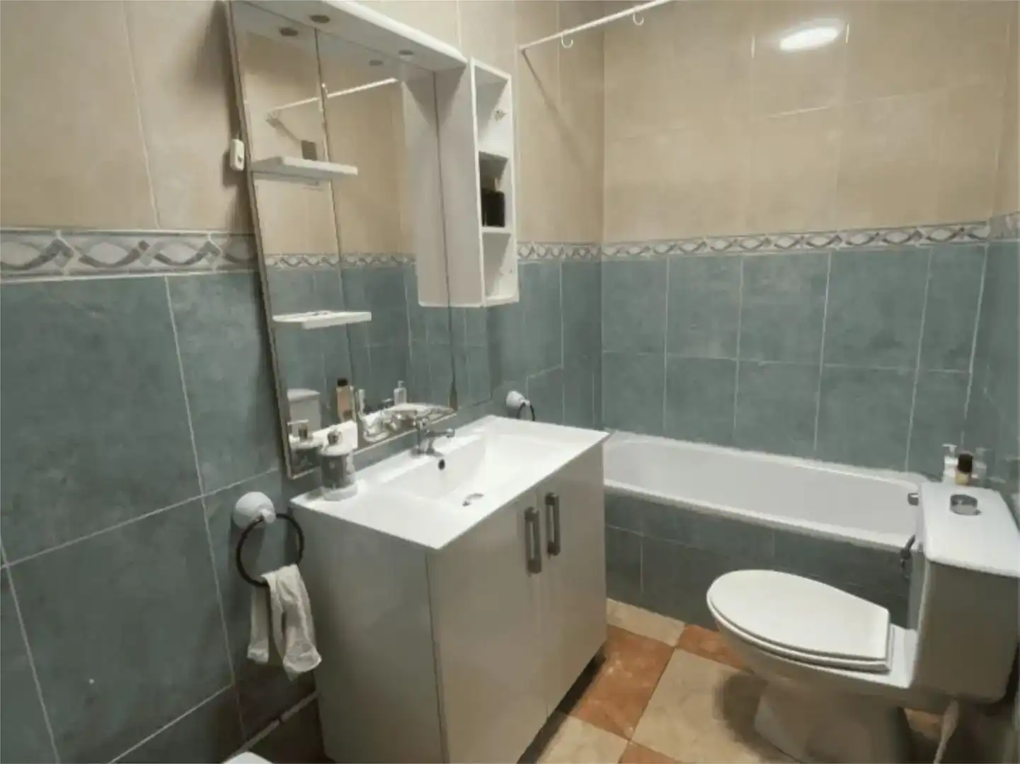Bathroom of Flat for share in Elche / Elx  with Furnished and Balcony