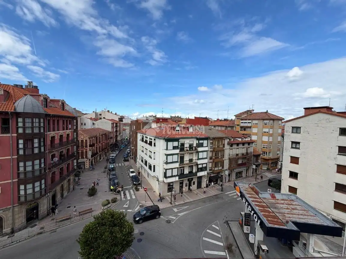 Vista exterior de Piso en venta en Castro-Urdiales