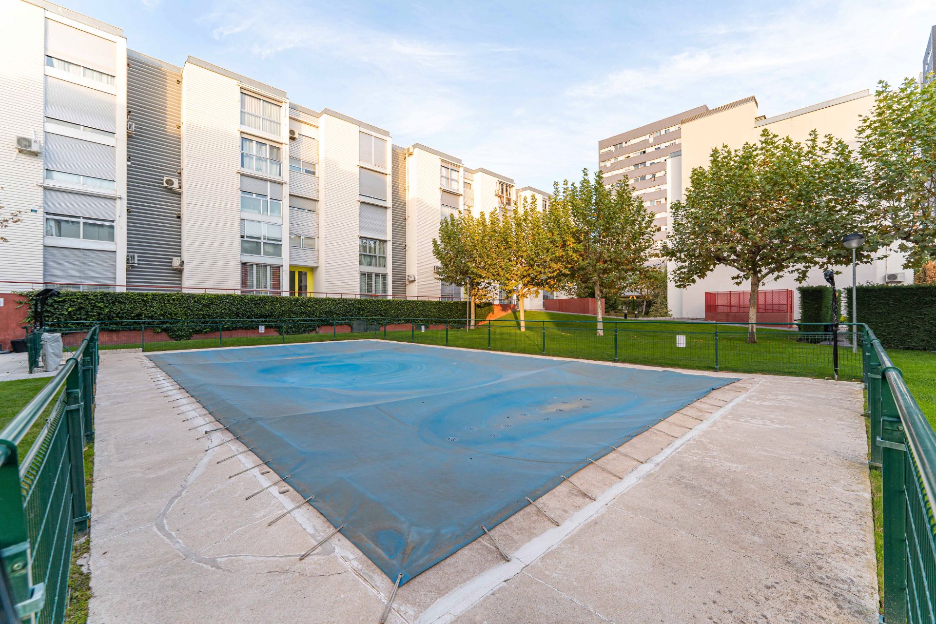 Swimming pool of Flat for sale in Parla  with Air Conditioner, Heating and Storage room