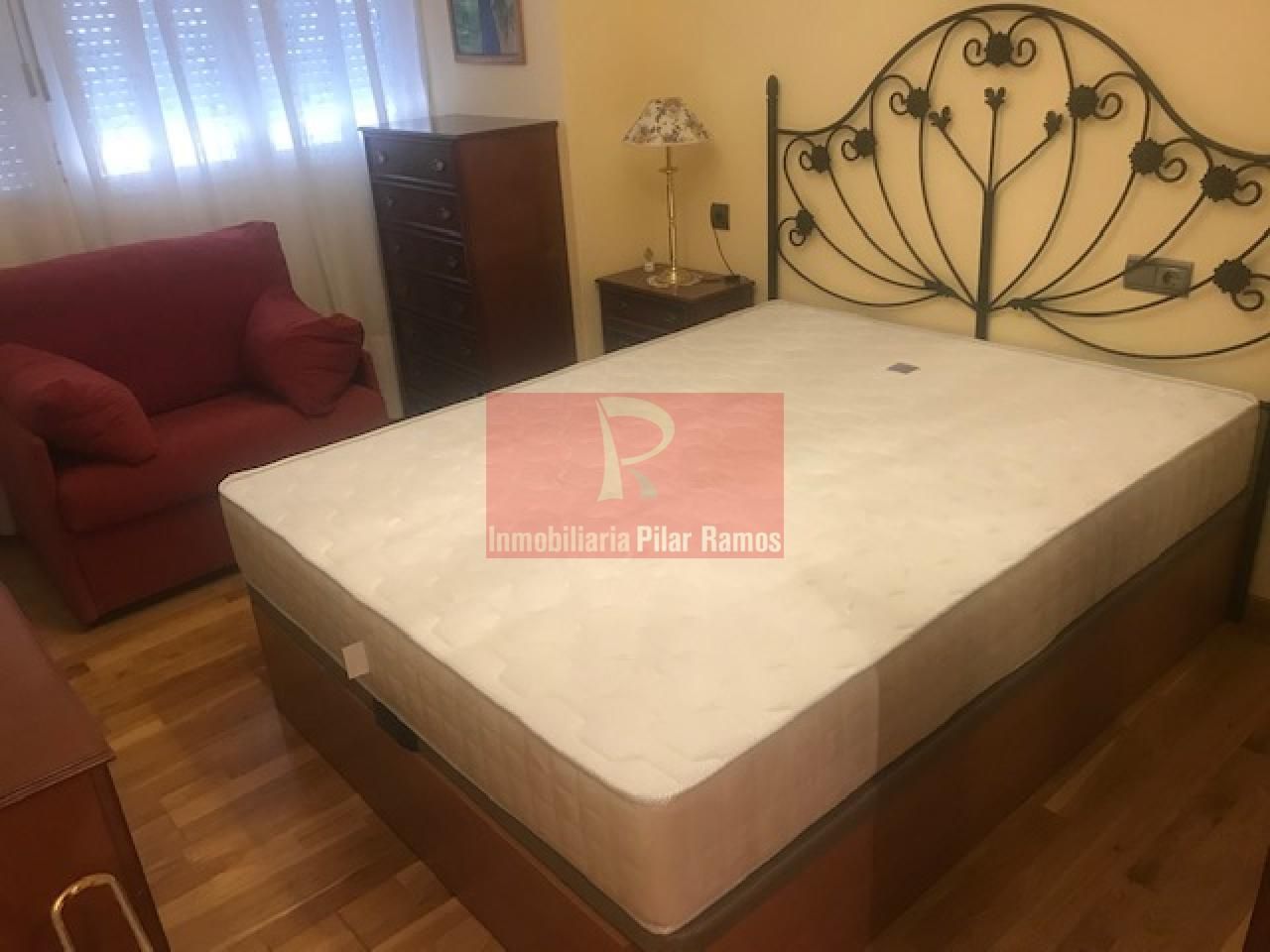 Habitación de Apartamento de alquiler en León Capital  con Calefacción, Parquet y Terraza