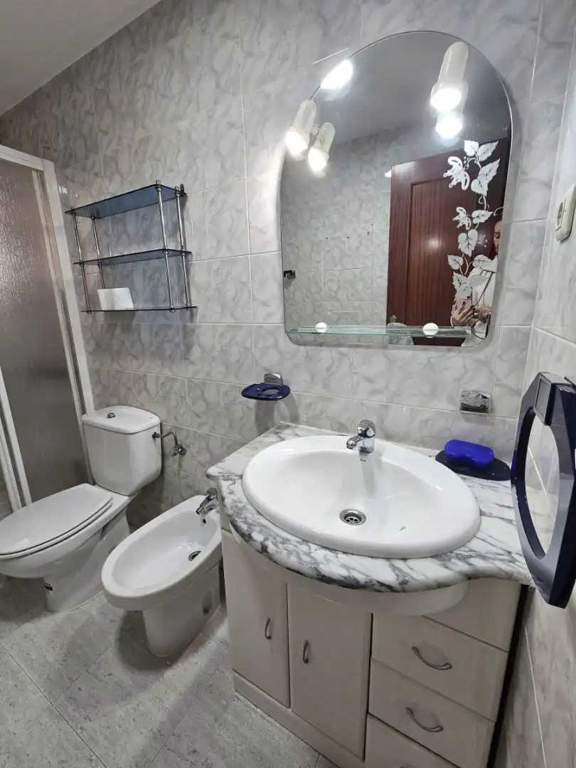 Bathroom of Flat for sale in Fuenlabrada  with Air Conditioner, Heating and Parquet flooring