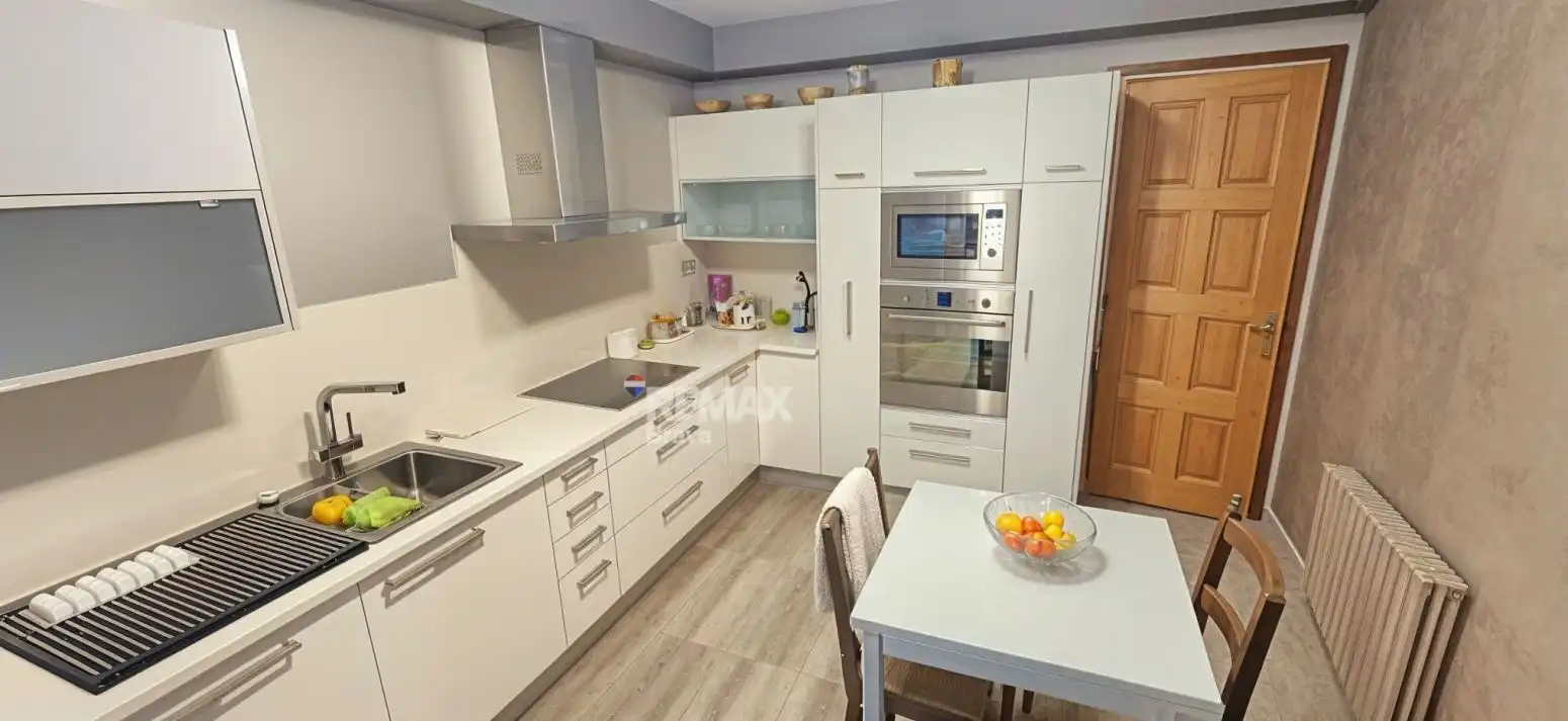 Cocina de Casa adosada en venta en Celrà con Aire acondicionado, Jardín privado y Terraza