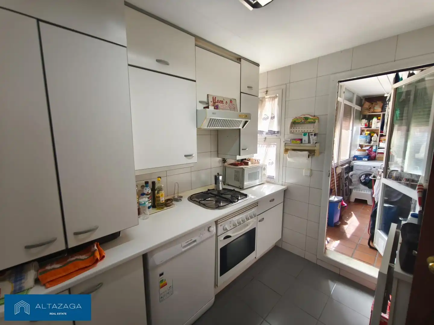 Kitchen of Flat for sale in San Sebastián de los Reyes  with Air Conditioner, Heating and Storage room