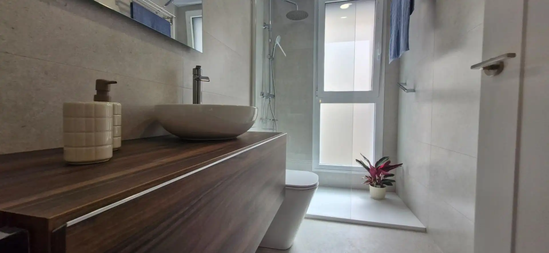 Baño de Piso de alquiler en Elche / Elx con Aire acondicionado, Parquet y Trastero
