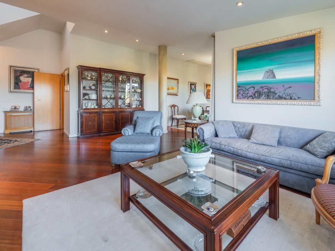 Àtic en venda a P.º del Hontanar, 1, La Finca