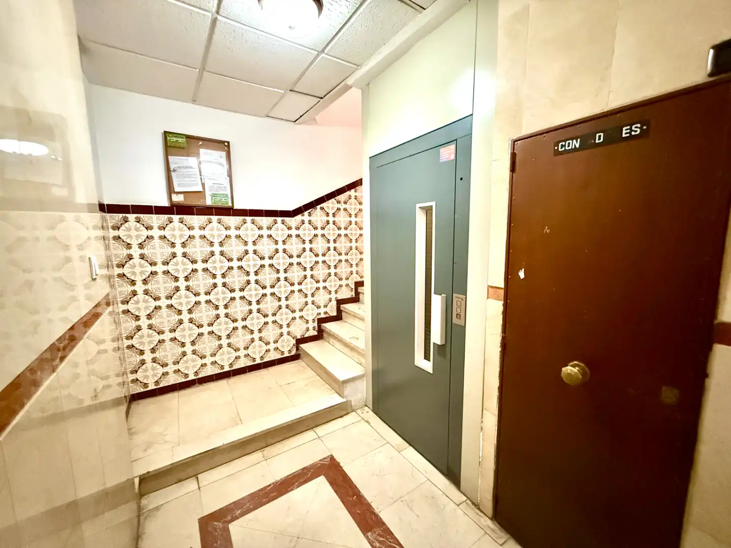 Wohnung zum Verkauf in San Juan de Aznalfarache mit Klimaanlage und Ofen