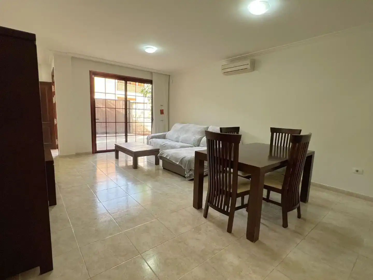 Sala d'estar de Casa o xalet en venda en Arona amb Aire condicionat, Parquet i Traster