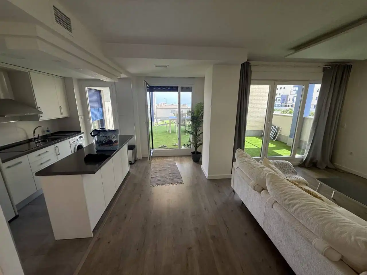 Wohnzimmer von Dachboden zur Miete in Almuñécar mit Klimaanlage, Terrasse und Möbliert