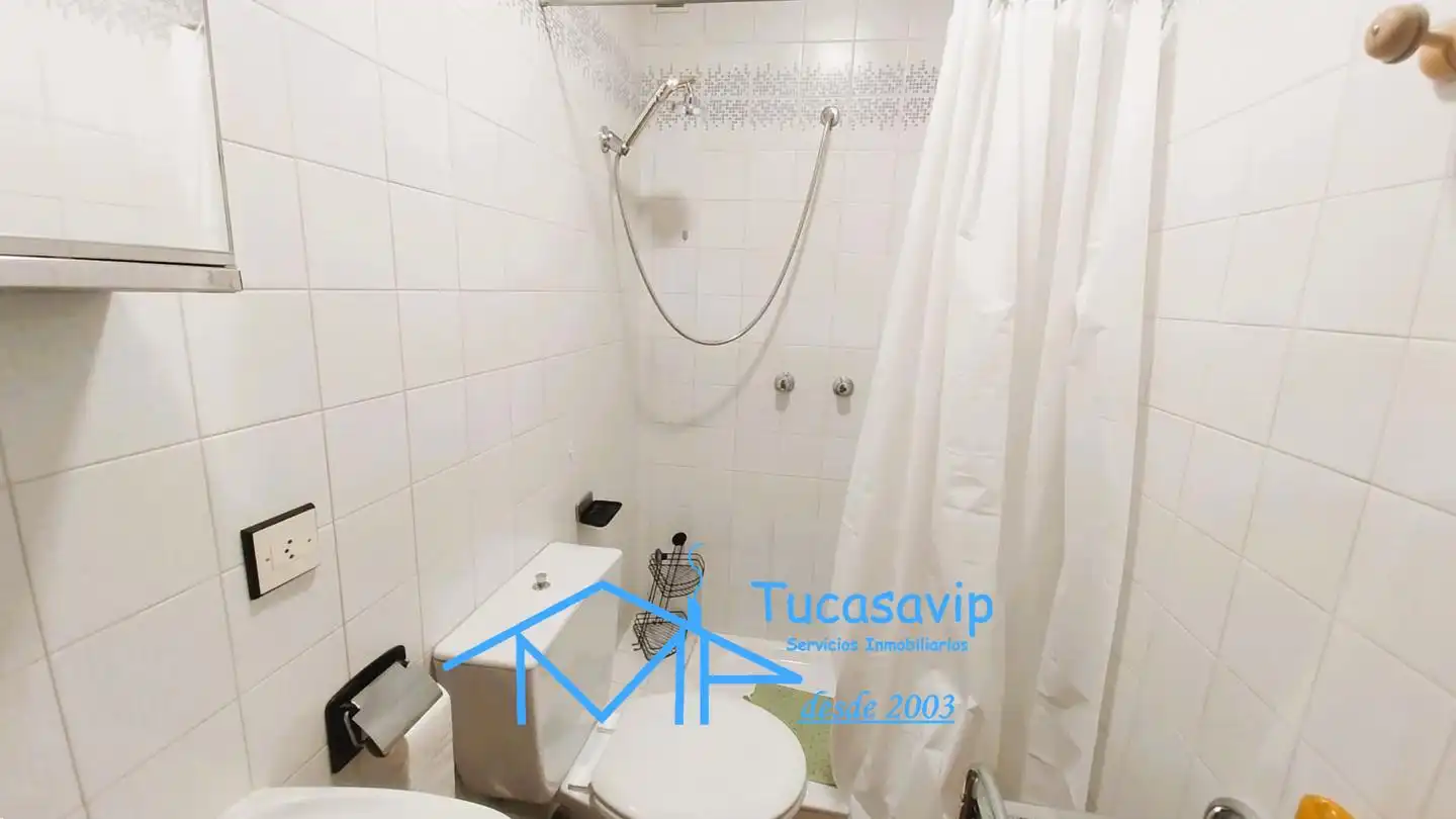 Baño de Piso en venta en La Adrada  con Calefacción, Jardín privado y Terraza