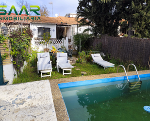 Jardí de Casa o xalet en venda en El Castillo de las Guardas amb Jardí privat i Piscina