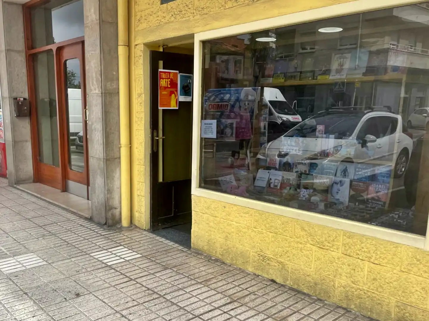 Local comercial en venda a Renedo