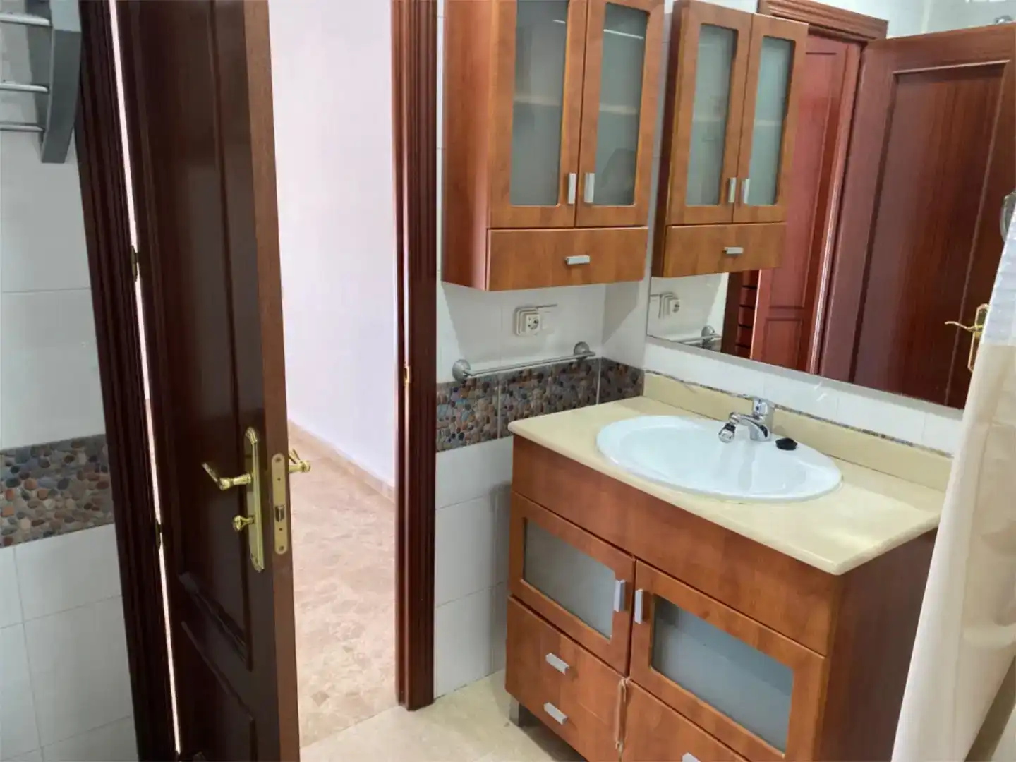 Bathroom of Houses for share in Bormujos  with Air Conditioner, Private garden and Storage room