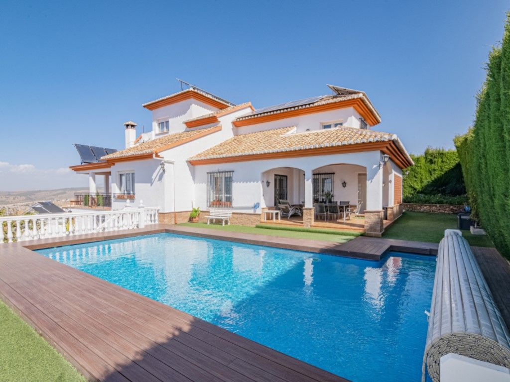 Vista exterior de Casa o xalet en venda en Monachil amb Jardí privat, Terrassa i Piscina