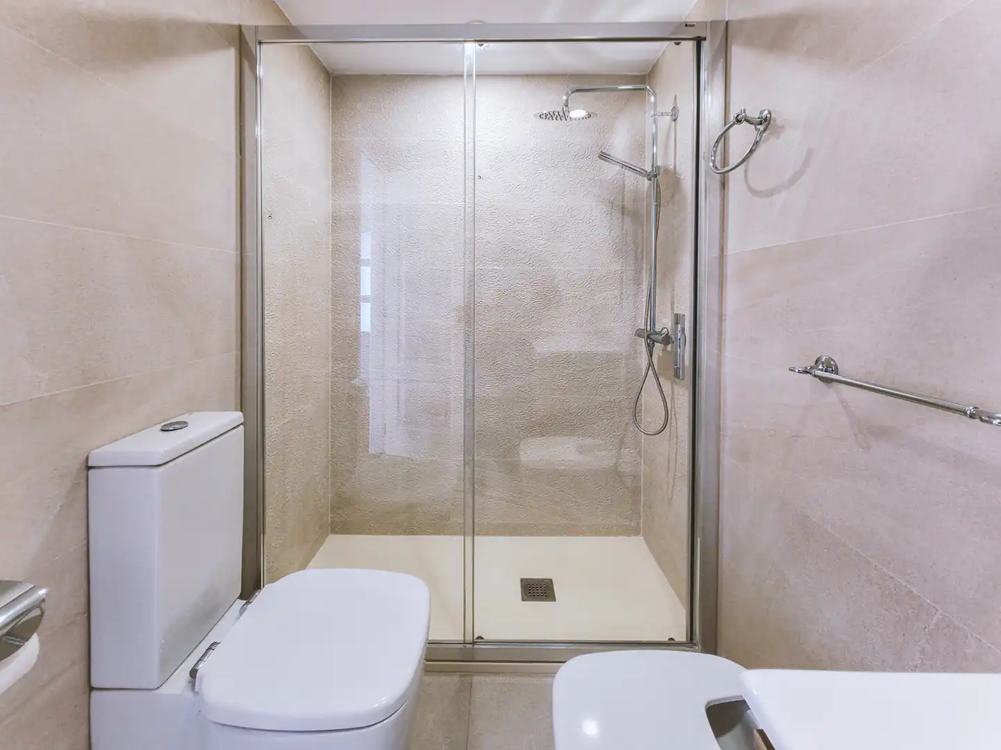 Badezimmer von Wohnung zum Verkauf in Sant Pol de Mar mit Klimaanlage, Heizung und Parkett