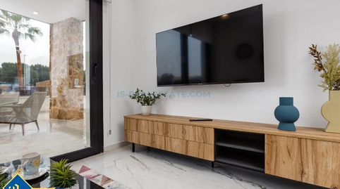 Apartamento renovado con piscina comunitaria, en la provincia de Alicante, en la ciudad de Orihuela Costa. 2 habitaciones | 75 m², imatge 3