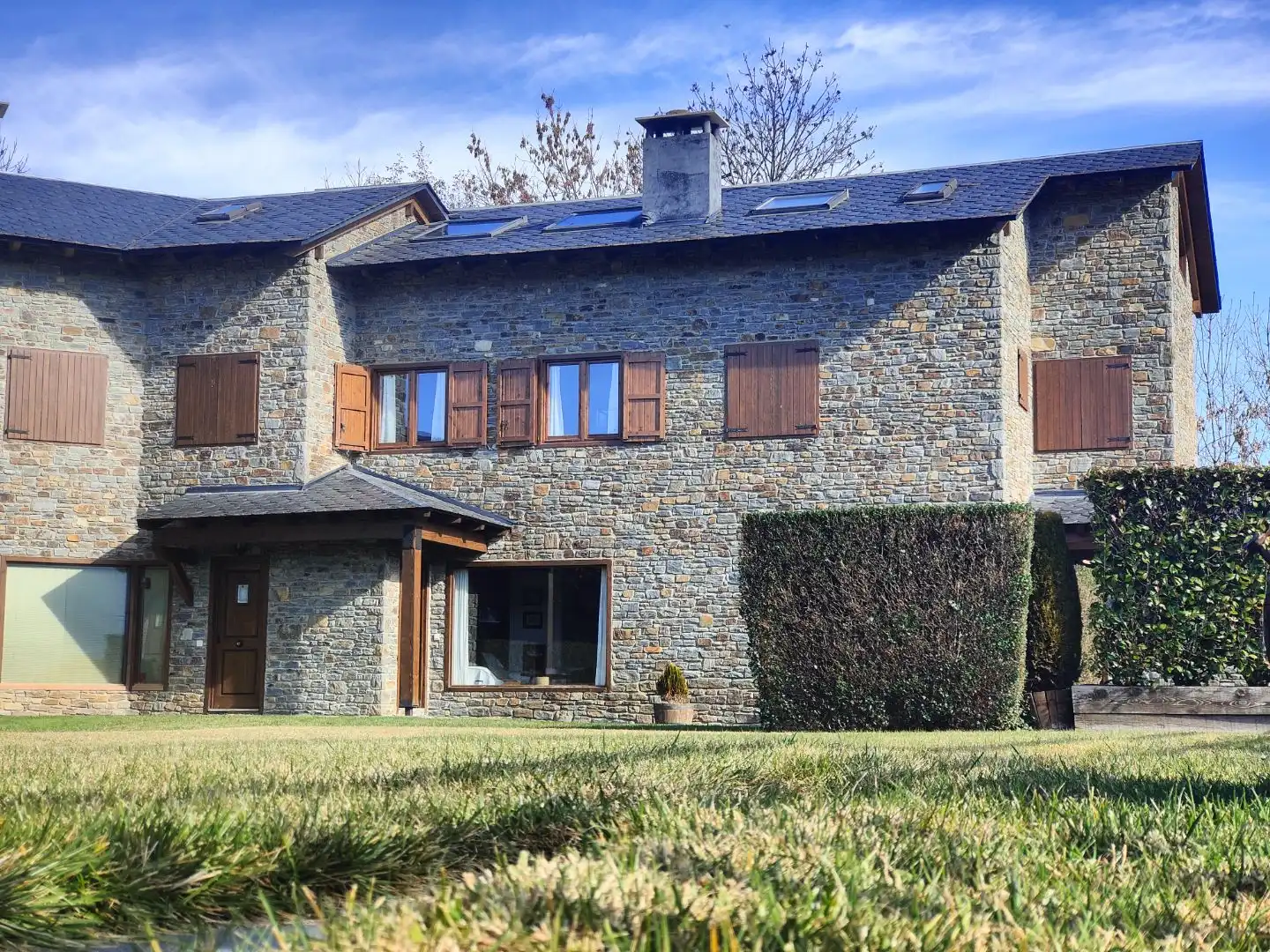 Maison mitoyenne avec jardin à louer à Bon Pastor 2